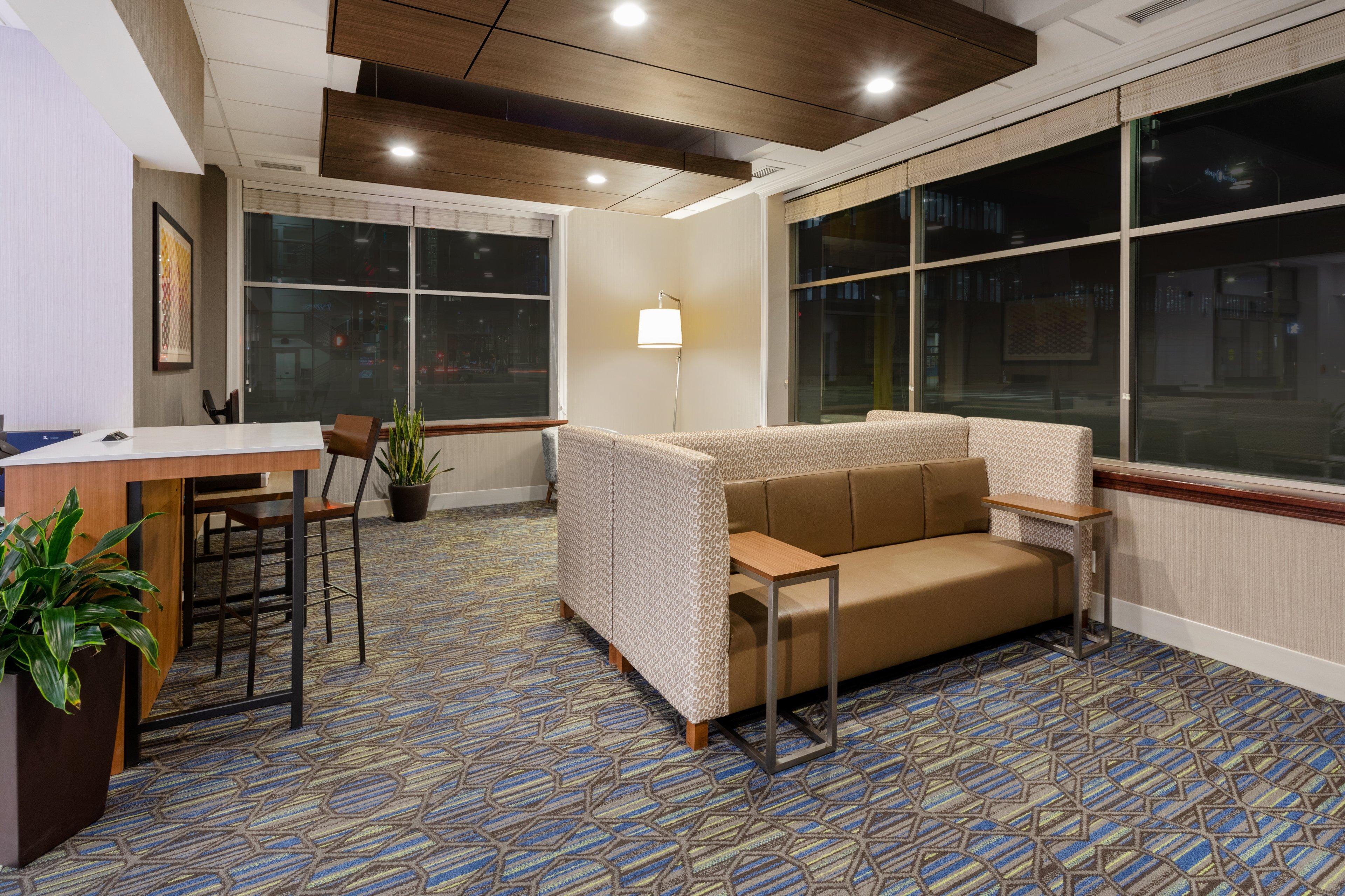 Holiday Inn Express Hotel & Suites Minneapolis-Downtown Convention Center By Ihg Exterior photo
