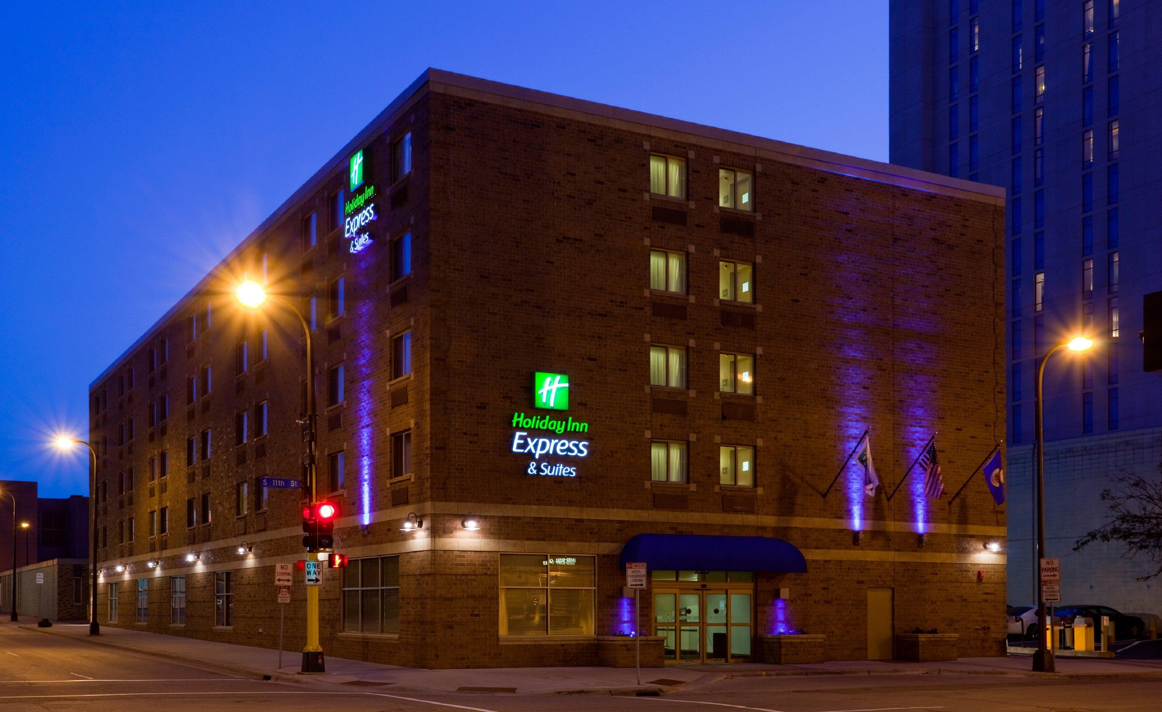 Holiday Inn Express Hotel & Suites Minneapolis-Downtown Convention Center By Ihg Exterior photo