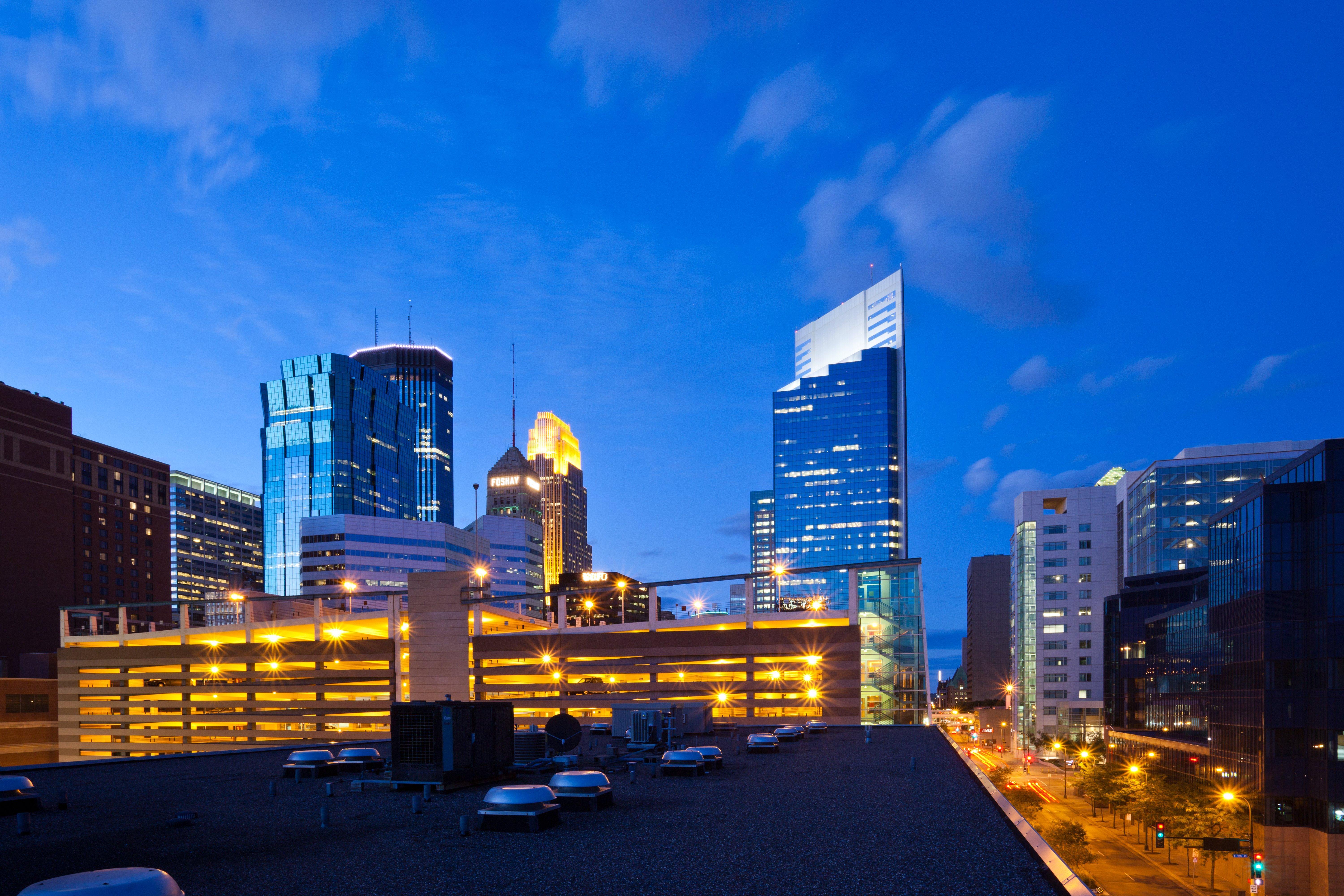 Holiday Inn Express Hotel & Suites Minneapolis-Downtown Convention Center By Ihg Exterior photo