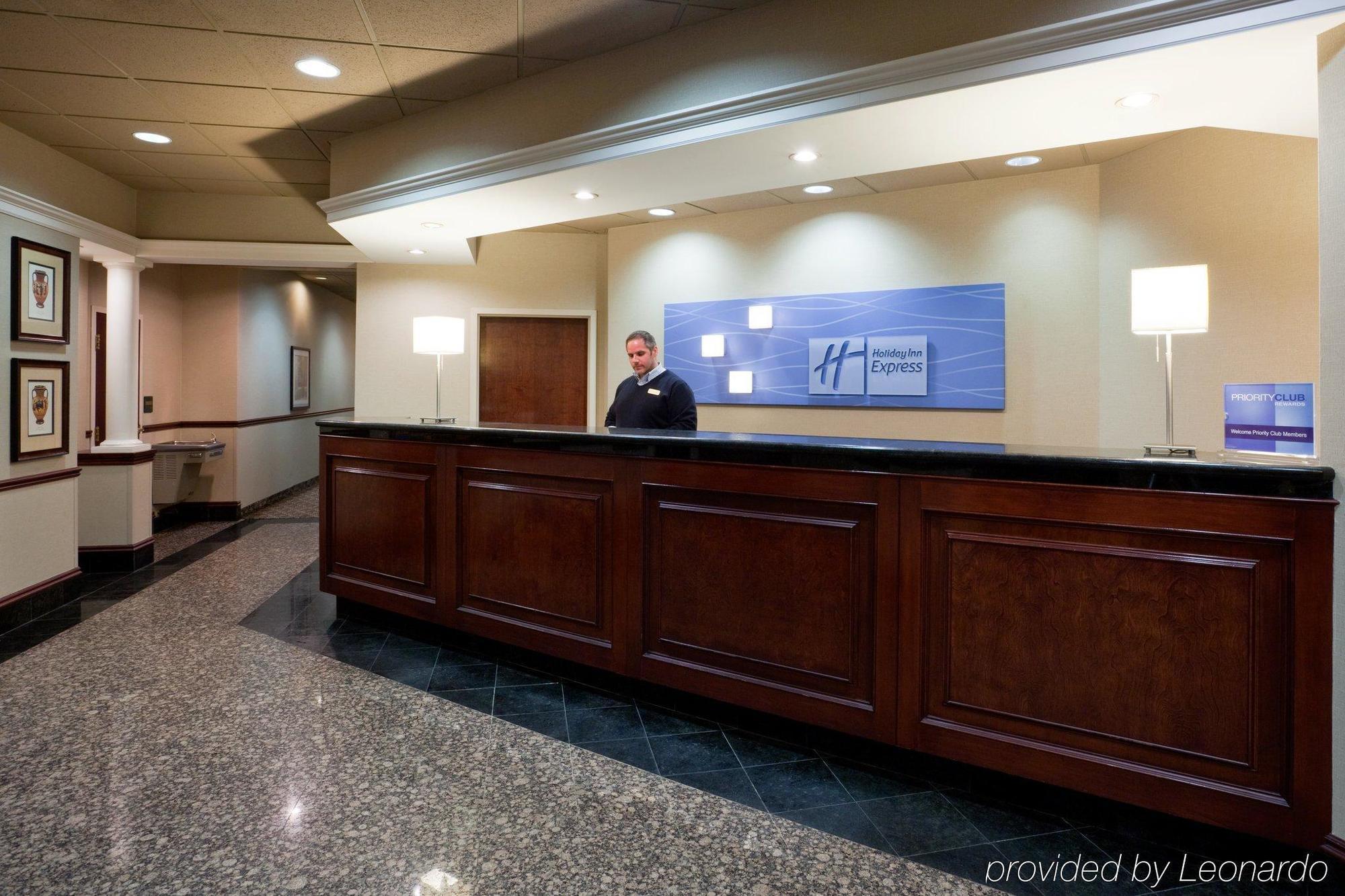 Holiday Inn Express Hotel & Suites Minneapolis-Downtown Convention Center By Ihg Exterior photo