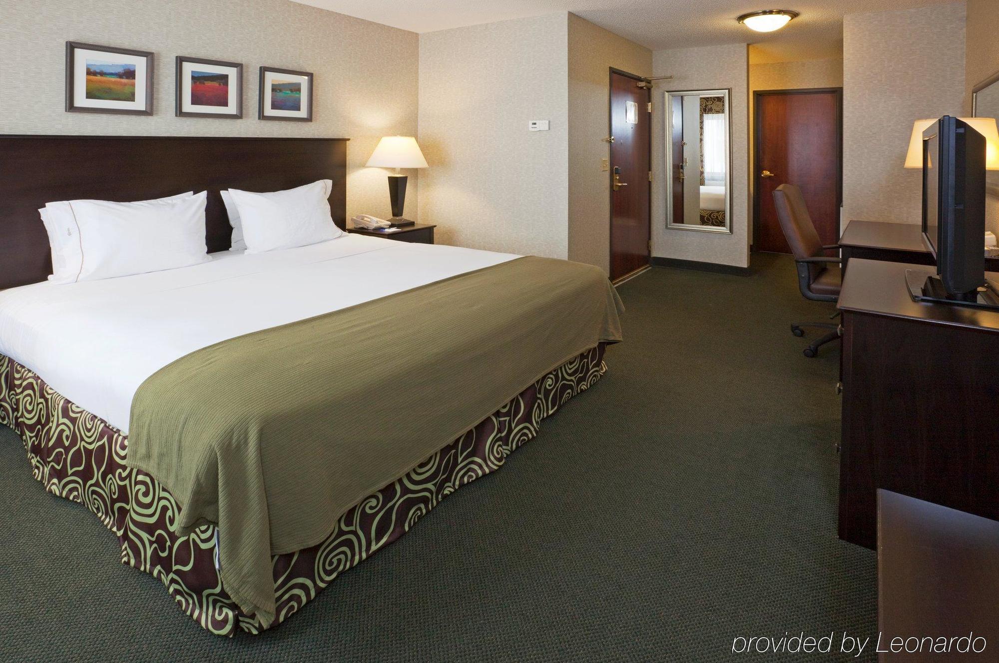 Holiday Inn Express Hotel & Suites Minneapolis-Downtown Convention Center By Ihg Exterior photo