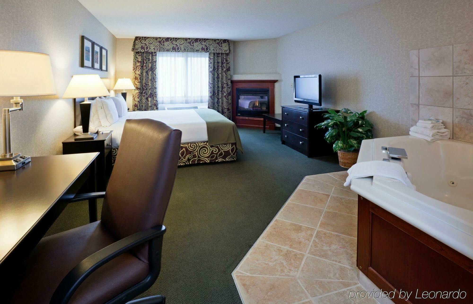Holiday Inn Express Hotel & Suites Minneapolis-Downtown Convention Center By Ihg Exterior photo